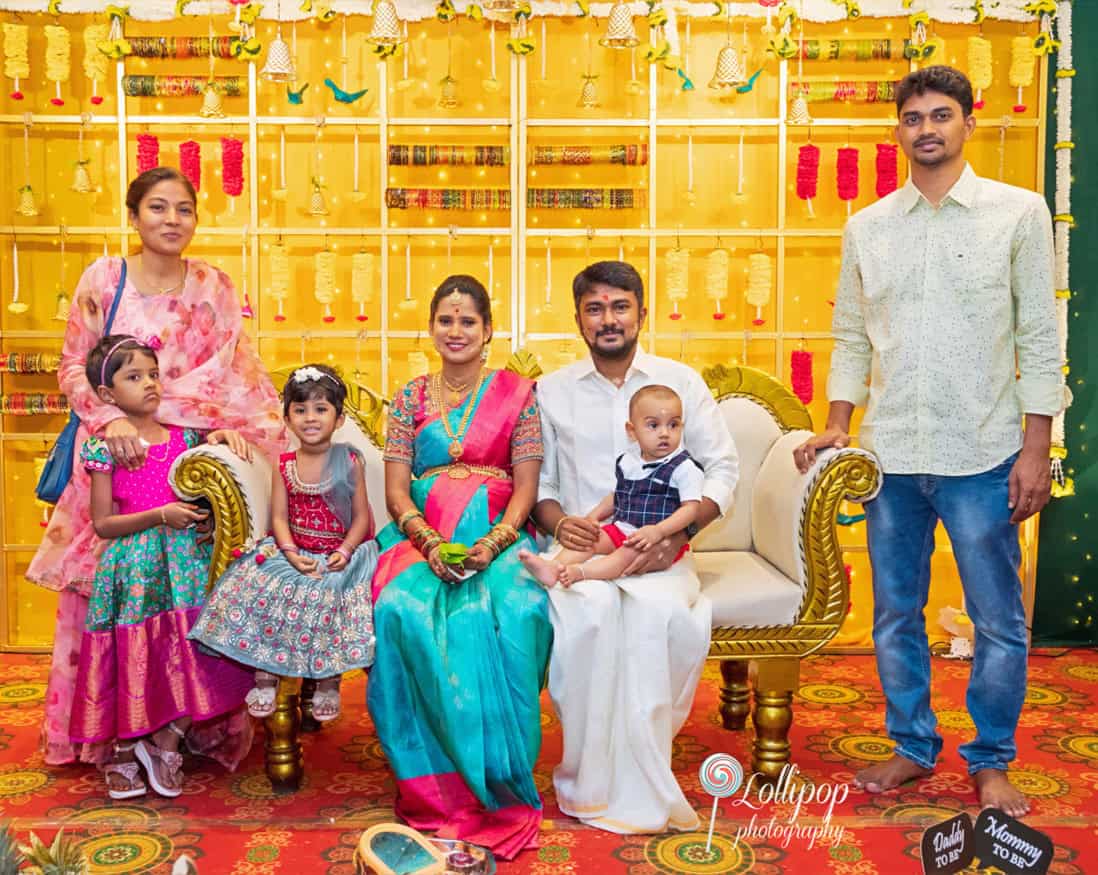 Family group photo of Arthi and Naveen Kumar with relatives and children, celebrating the baby shower in Chennai with joyful moments, captured by Lollipop Photography